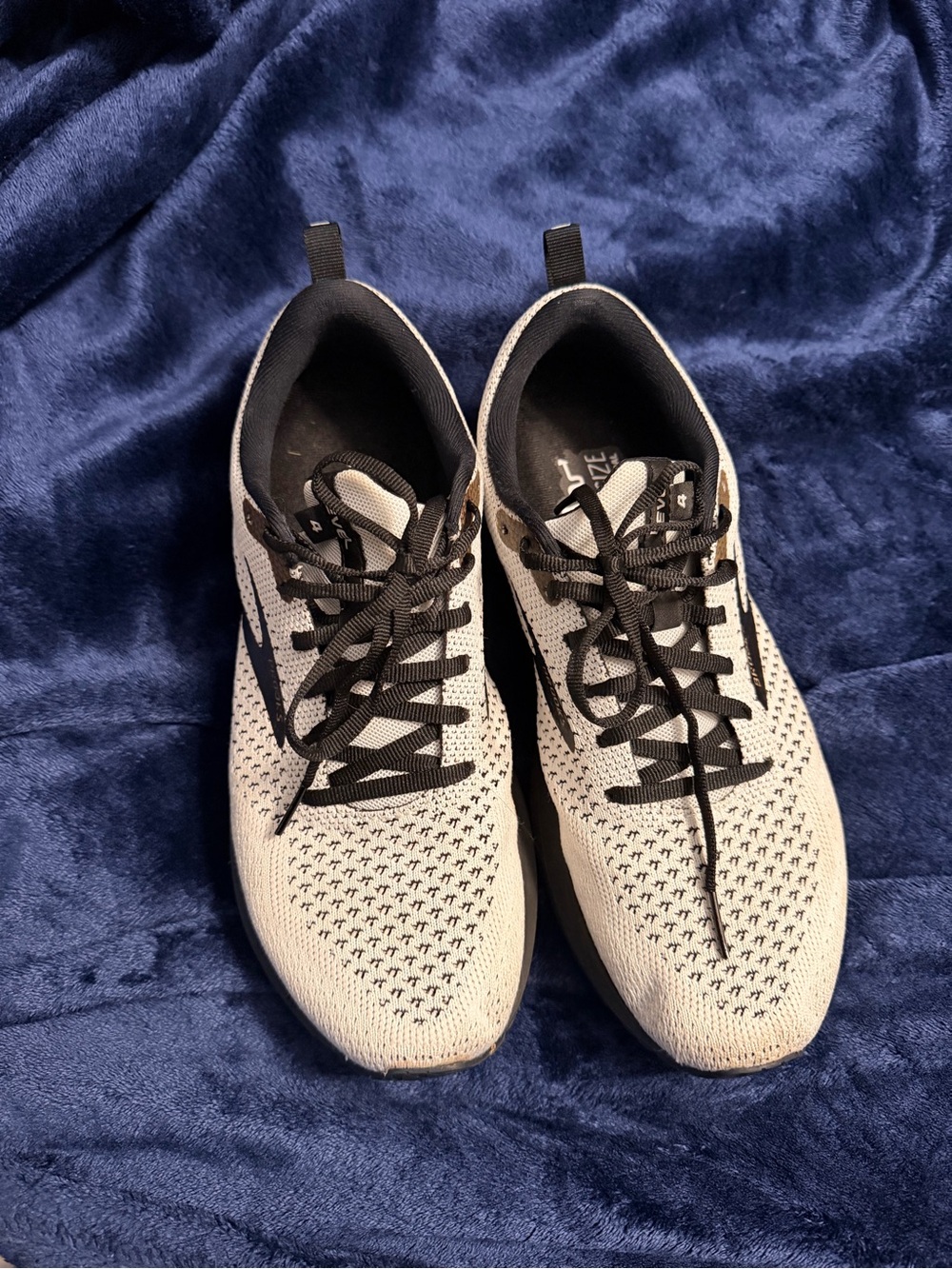 Women’s Brooks sneakers - White/Black